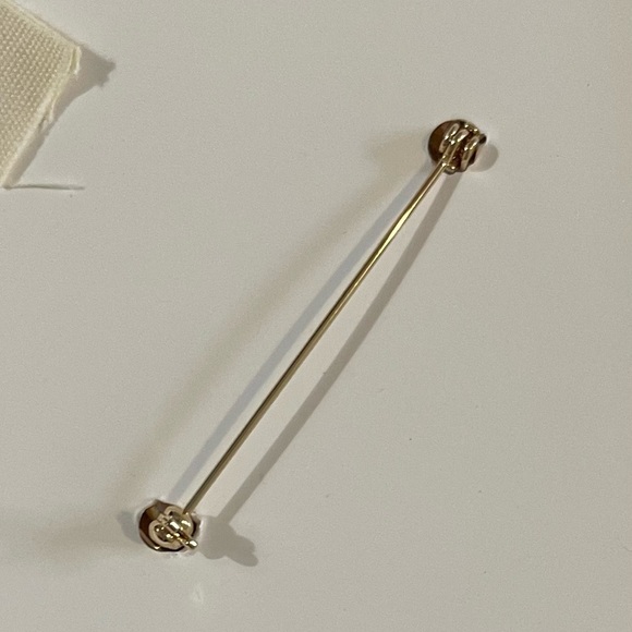 NEW GOLDTONE HAMMERED HEART PIN - Picture 5 of 5